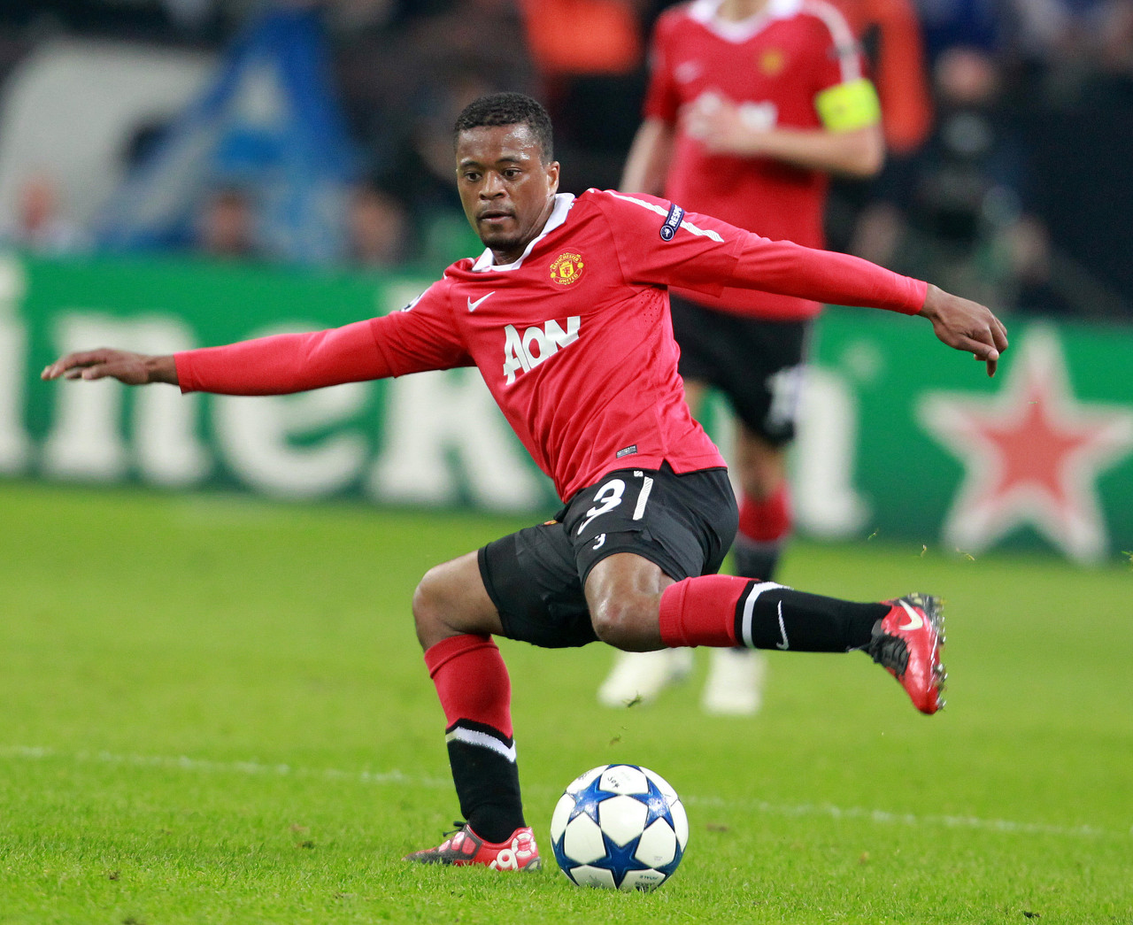 充满竞争的 充满竞争的